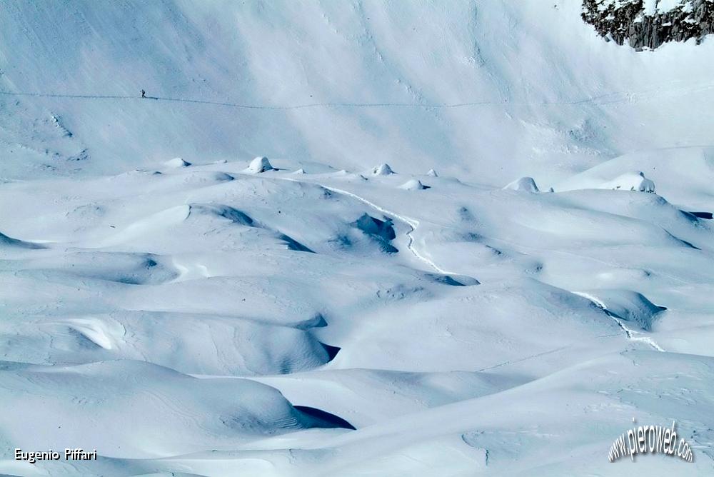 29 Onde di neve ai piedi del Ferrante.jpg